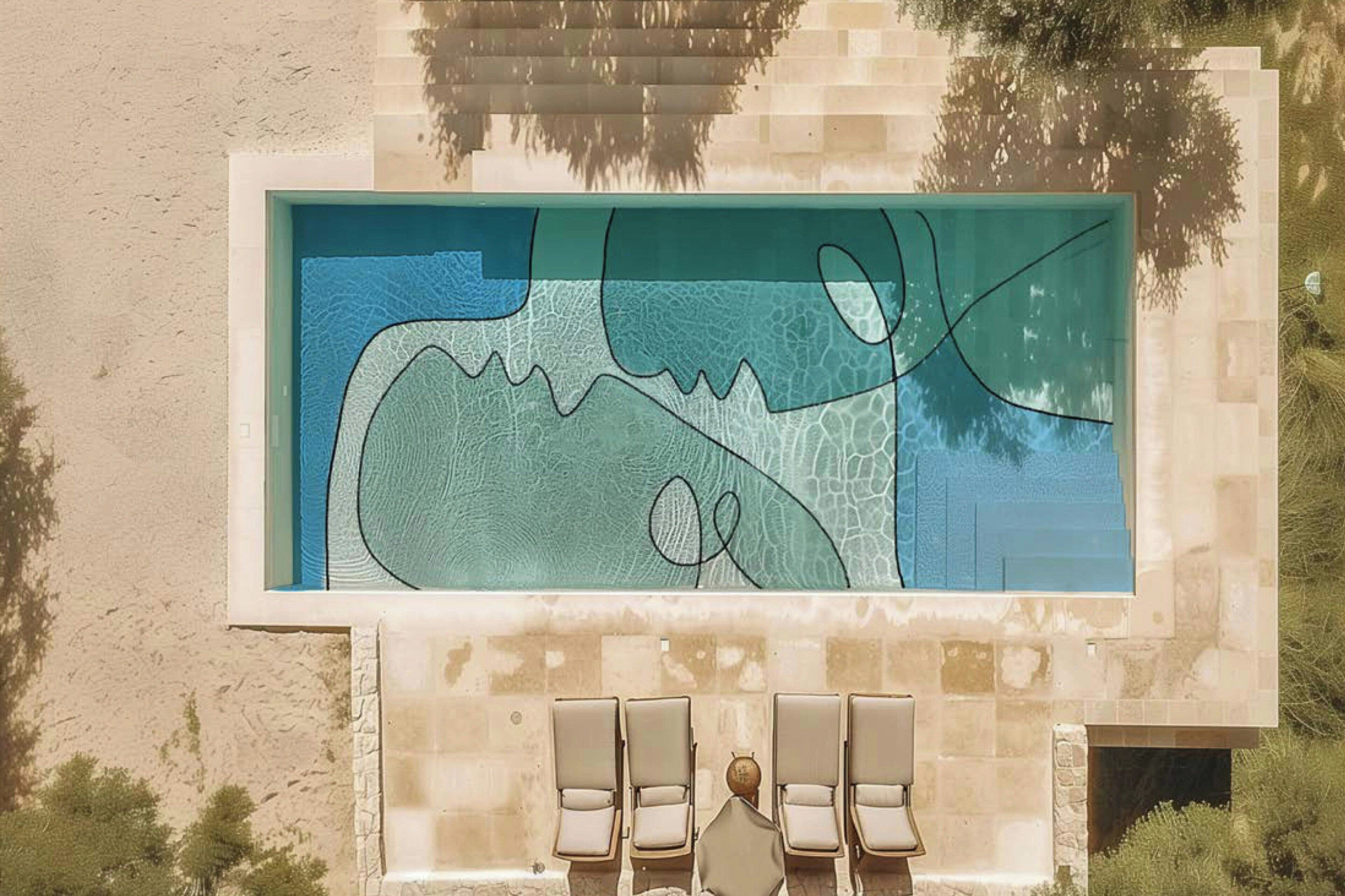 Inomhuspool och en säsongsöppen utomhuspool
