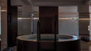 Utendørs behandlingsområde, tyrkisk bad/hamam og kroppsbehandlinger