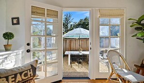 Interior - Cozy Rose - Carmel House - How Suite it is! (Carmel)