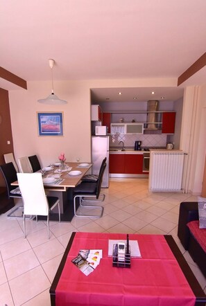 Apartment, 2 Schlafzimmer, Terrasse, Gartenblick | Esszimmer