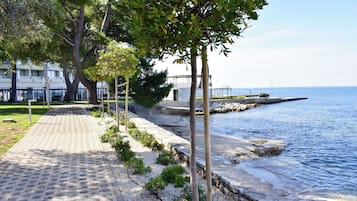 Apartment, 2 Bedrooms, Patio, Garden View | Property grounds