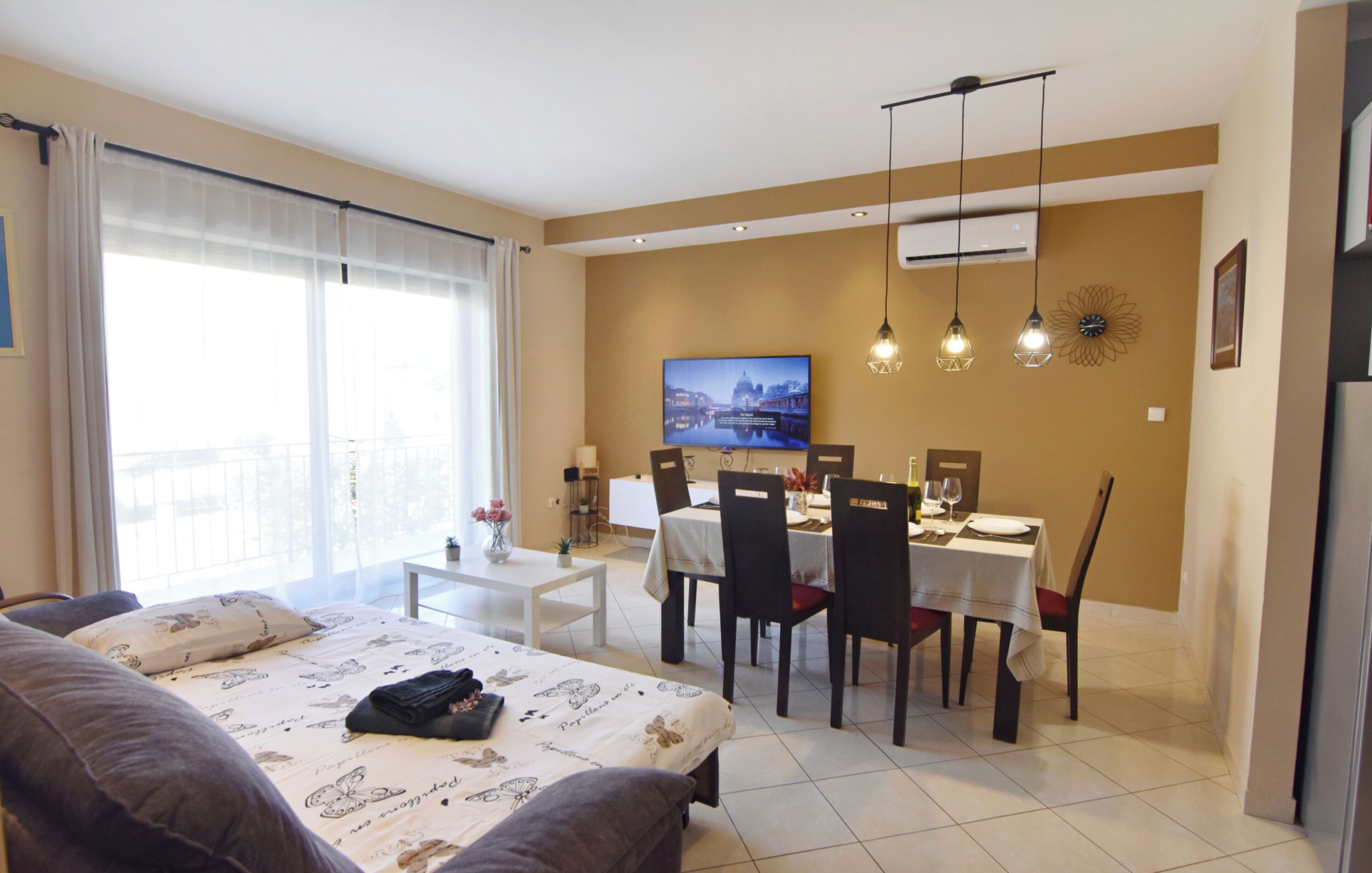 Apartment, 2 Bedrooms, Patio, Garden View | Living room