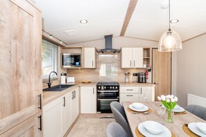 3 bedrooms - 3-bed Caravan - Seton Sands - by Holiday Homes (Prestonpans)