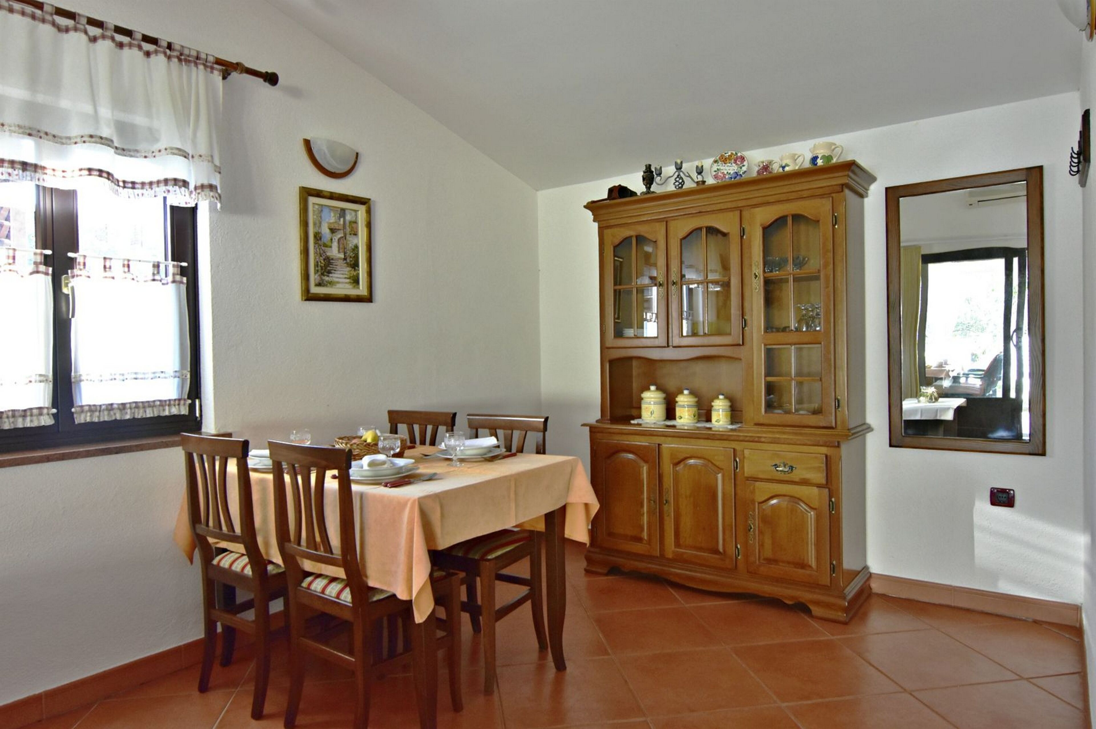 Apartment, 1 Bedroom, Patio, Garden View | Dining room