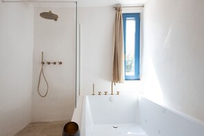 Shower, jetted bath, hair dryer, bidet - Trulli Valle D'Itria - Martina Franca (Martina Franca)