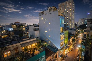 Kahden hengen premium-huone, kylpyamme | Työpöytä, kannettavalle tietokoneelle sopiva työtila, ilmainen Wi-Fi