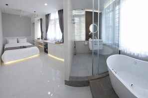 Minibar, desk, laptop workspace, free WiFi - 1001 Stars (Ho Chi Minh City)