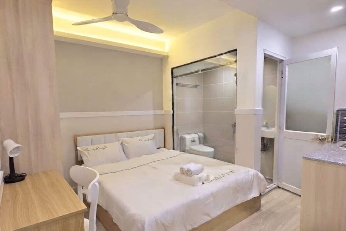 Economy Double Room | Minibar, desk, laptop workspace, soundproofing