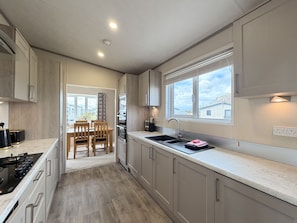 Fridge, microwave, oven, dishwasher - Kingsdale Lodge 15 - sleeps 4 guests  in 2 bedrooms (St Andrews)