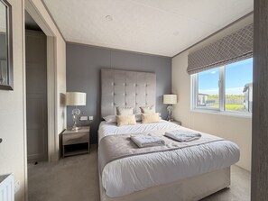 2 bedrooms, desk, iron/ironing board, free WiFi - Kingsdale Lodge 15 - sleeps 4 guests  in 2 bedrooms (St Andrews)