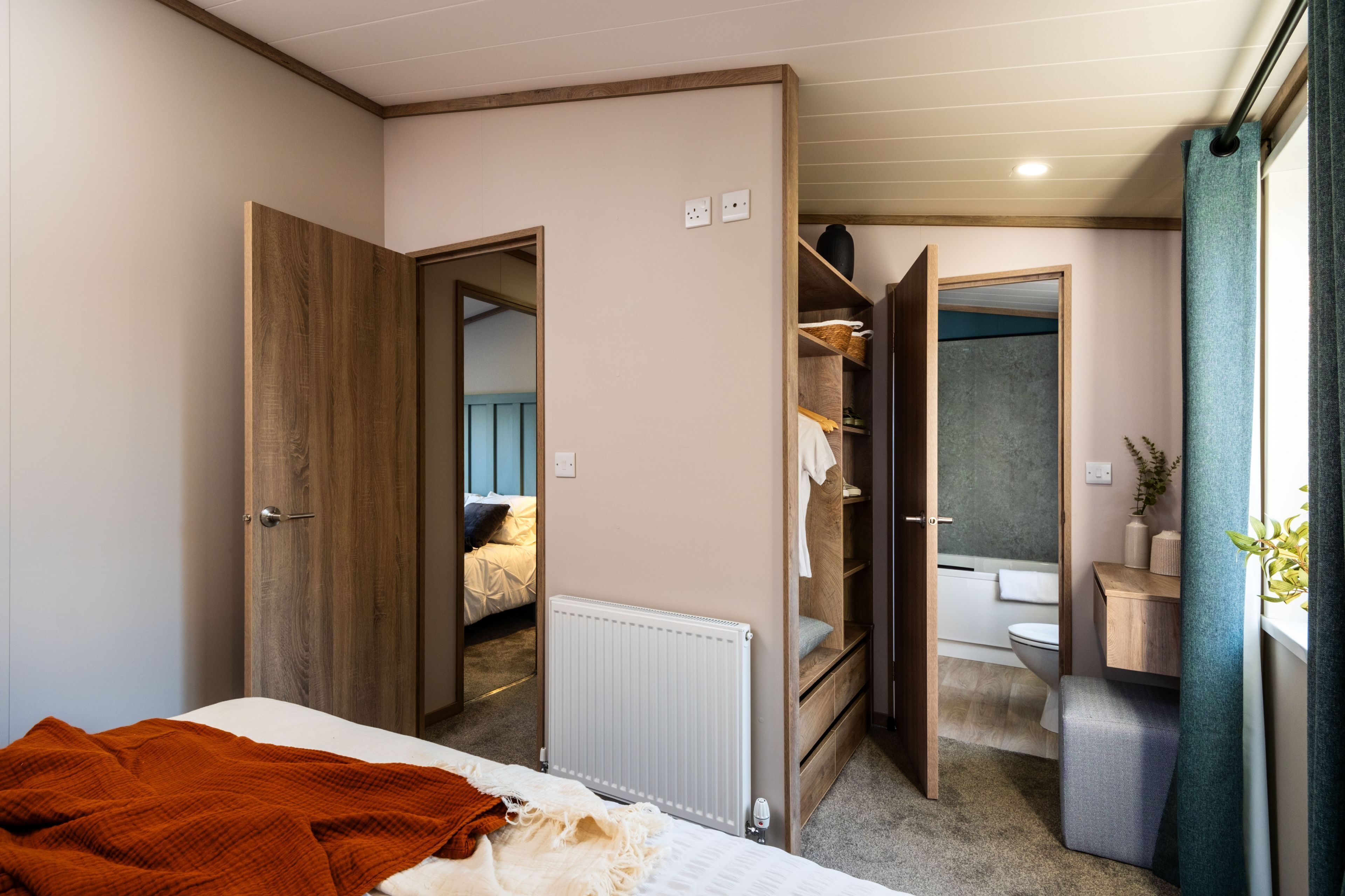 2 slaapkamers, een bureau, een strijkplank/strijkijzer, gratis wifi