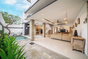 Outdoor dining - Q LE Villas (Seminyak)