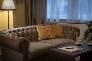 TV - Deluxe 1‑BR Apartment Sleeps 3– Historic Palace, Heart of Prague (Prague)