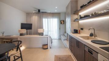 Fridge, oven, stovetop, dishwasher