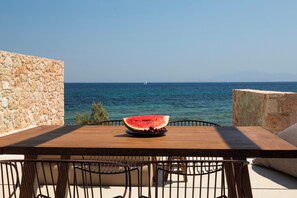 Outdoor dining - Αàshna Suites "Afanti", Villa (Aegina)