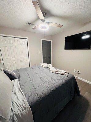 3 bedrooms, iron/ironing board, WiFi, bed sheets