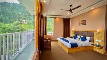 Escritorio, wifi gratis y ropa de cama