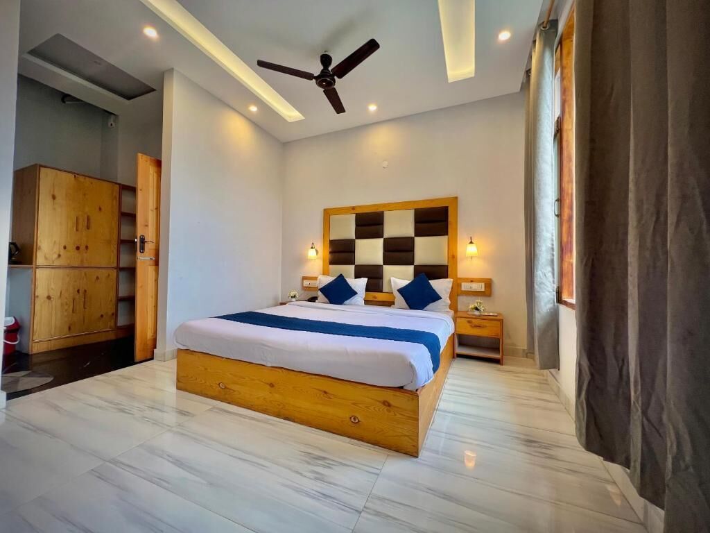 مكتب وواي فاي مجانًا وملاءات أسرّة