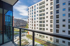 Property grounds - Spacious Apartment | Parking | Air Conditioning | Balcony (Warszawa)