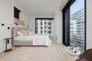 2 bedrooms, desk, iron/ironing board, travel cot - Spacious Apartment | Parking | Air Conditioning | Balcony (Warszawa)