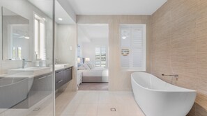 Shower - Waters Edge, TOP NOTCH (BANKSIA BEACH)