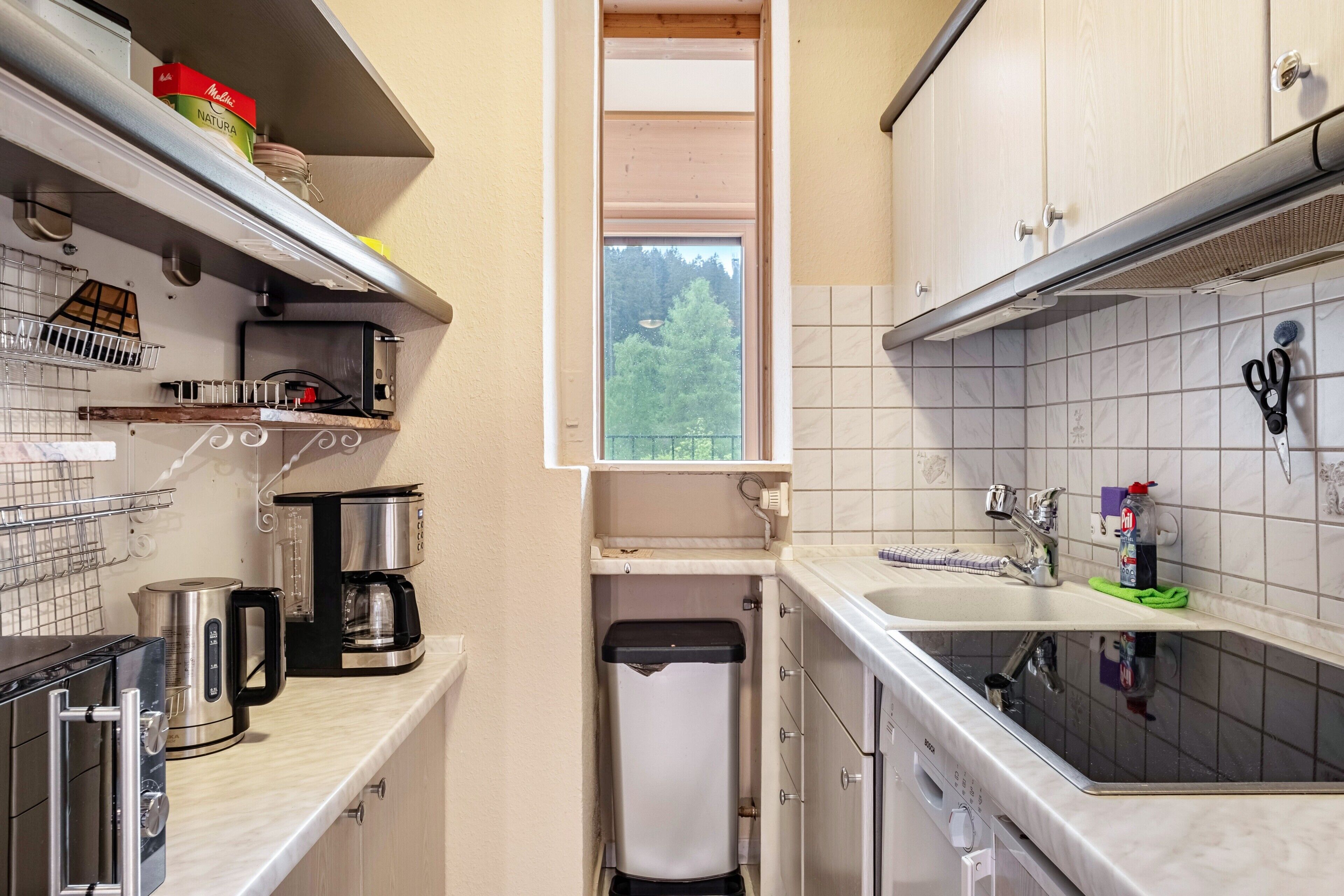 Fridge, microwave, stovetop, dishwasher