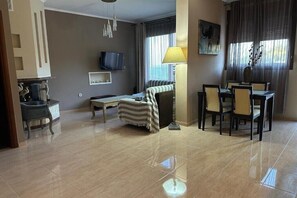 Living area - Gavrilis apartments: Deluxe One-Bedroom Apartment (Nenita)