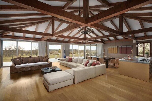 Unclassified image, 1 of 15, button - Malipiero Estate (Rovinj)