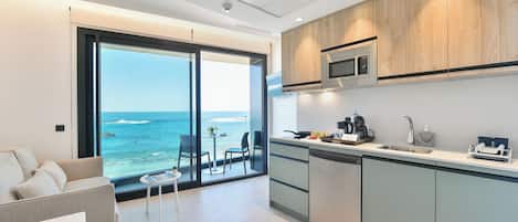 Studio Deluxe, balcon, vue plage | Coffres-forts dans les chambres, bureau