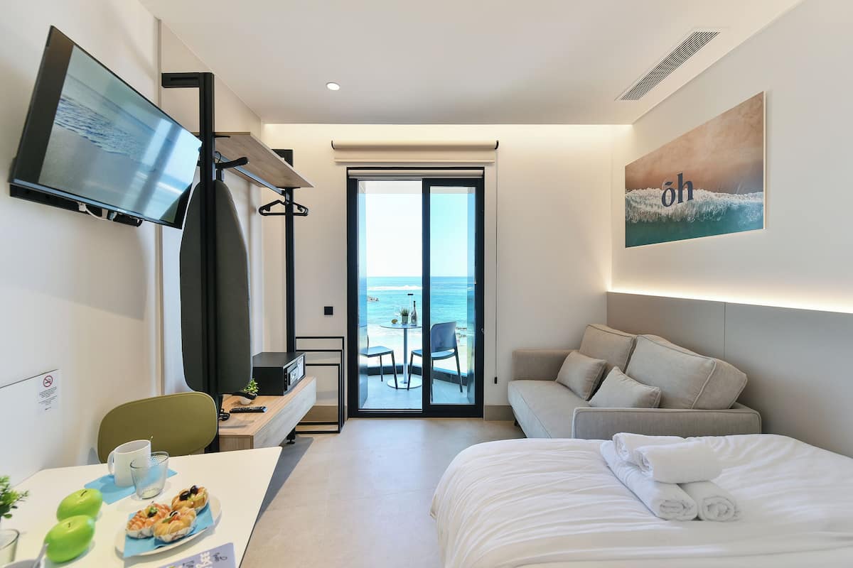 經典開放式客房, 陽台, 海灘景觀 | 客房內保險箱、書桌、筆電工作空間、遮光布/窗簾