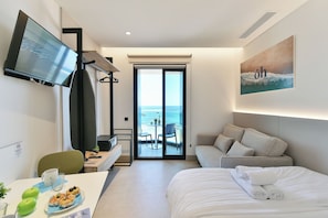 In-room safe, desk, laptop workspace, blackout curtains - OH Suites Paseo de las Canteras 58 (Las Palmas de Gran Canaria)