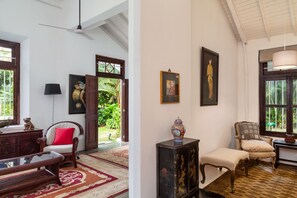 Deluxe Double Room, Pool View | Interior