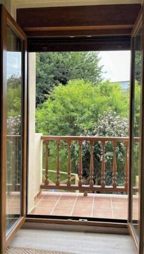 Interior - Find the north in the "House of the good way". (Oreña)