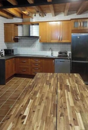 Private kitchen - Find the north in the "House of the good way". (Oreña)
