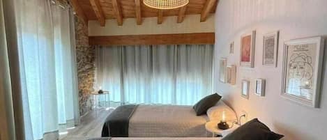 3 bedrooms, internet, bed sheets