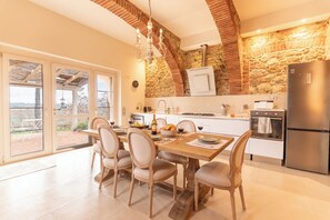 Unclassified image, 2 of 35, button