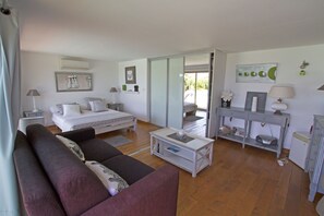 4 bedrooms, iron/ironing board, travel cot, free WiFi - Panoramic Sea View Villa – Heated Pool (Coti-Chiavari)