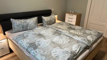 1 Schlafzimmer, BĂŒgeleisen/BĂŒgelbrett, WLAN, BettwĂ€sche