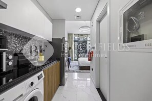 อพาร์ทเมนท์, ระเบียง, วิวสระว่ายน้ำ