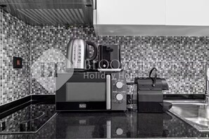 อพาร์ทเมนท์, ระเบียง, วิวสระว่ายน้ำ