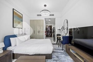 อพาร์ทเมนท์, ระเบียง, วิวสระว่ายน้ำ | เตารีด/โต๊ะรีดผ้า, Wi-Fi ฟรี