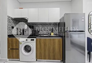 อพาร์ทเมนท์, ระเบียง, วิวสระว่ายน้ำ | ครัวส่วนตัว