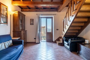 TV, fireplace - Holiday Home 'Casa Merli - Le Case Di Quota' (Quota)