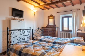 2 bedrooms, iron/ironing board, WiFi, bed sheets - Holiday Home 'Casa Merli - Le Case Di Quota' (Quota)