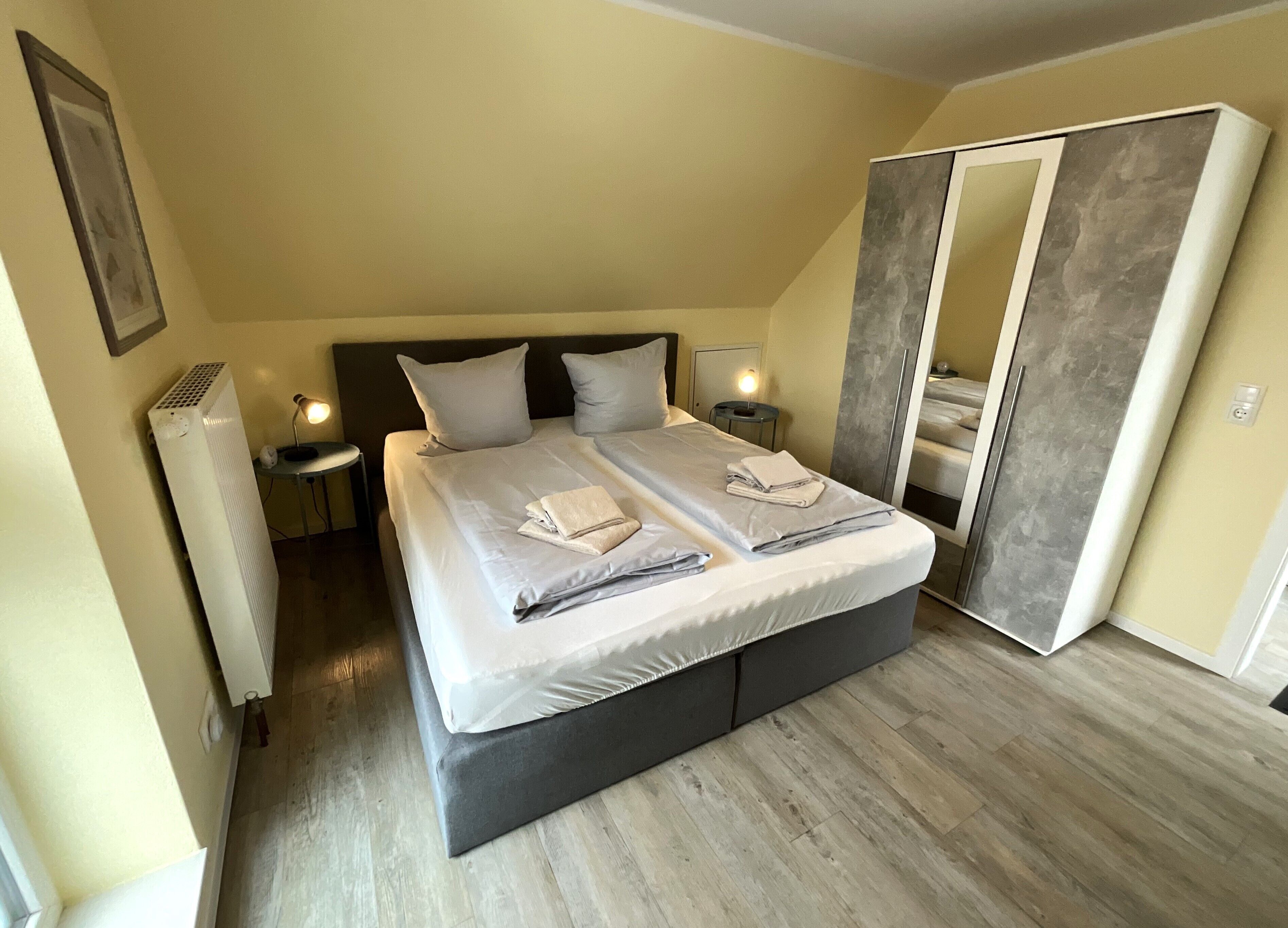 5 bedrooms, desk, iron/ironing board, travel crib