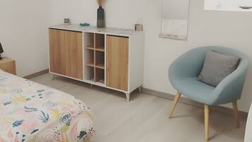 1 habitación, tabla de planchar con plancha y wifi