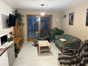 Unclassified image, 2 of 19, button