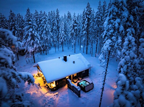 Lovely cottage with private outdoor jacuzzi