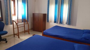 4 bedrooms, iron/ironing board, WiFi