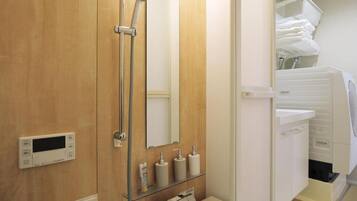 Family Townhome | Bathroom